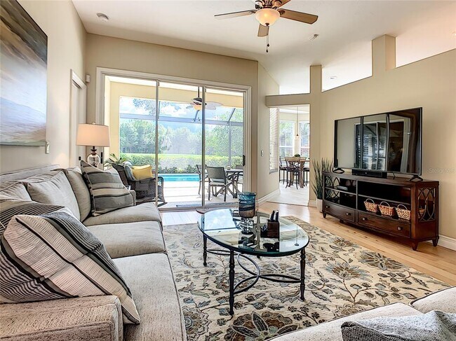 Building Photo - 539 Fallbrook Dr