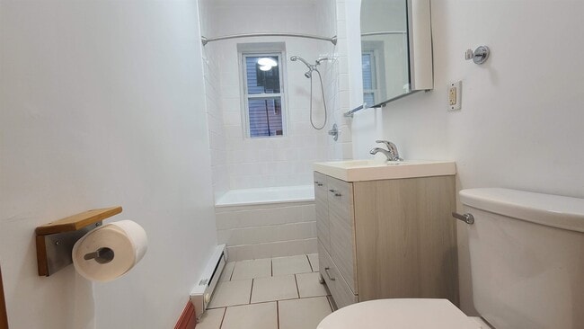 Building Photo - 15 Hopkins Ave