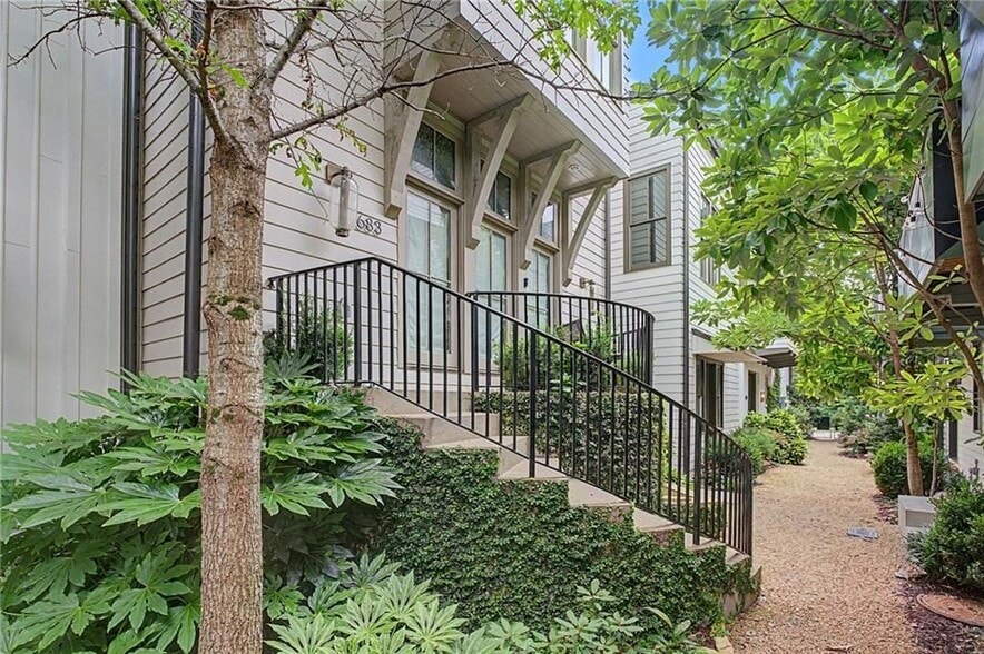 Building Photo - 683 Arcos Way SE