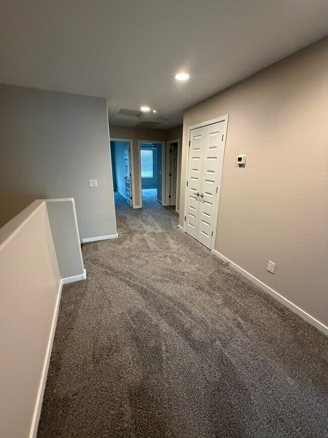 Building Photo - Beautiful newer townhome for rent in Tempe