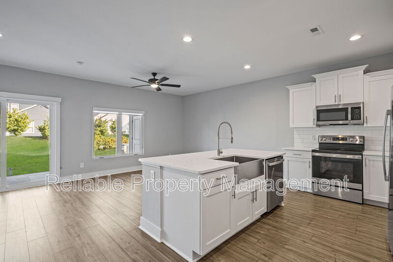 Building Photo - 37 N Laird Dr