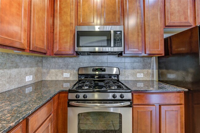 Building Photo - 8422 Sunset Loch Dr