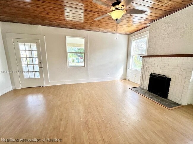 Building Photo - 533 Rose Dr