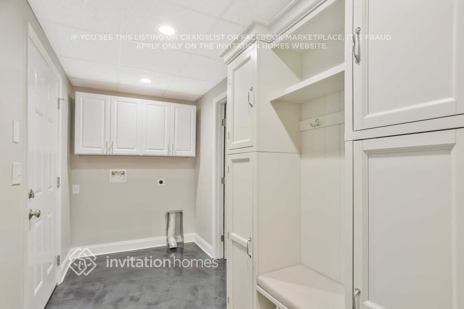 Building Photo - 3639 Regent Dr