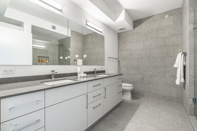 Building Photo - 7180 E Kierland Blvd