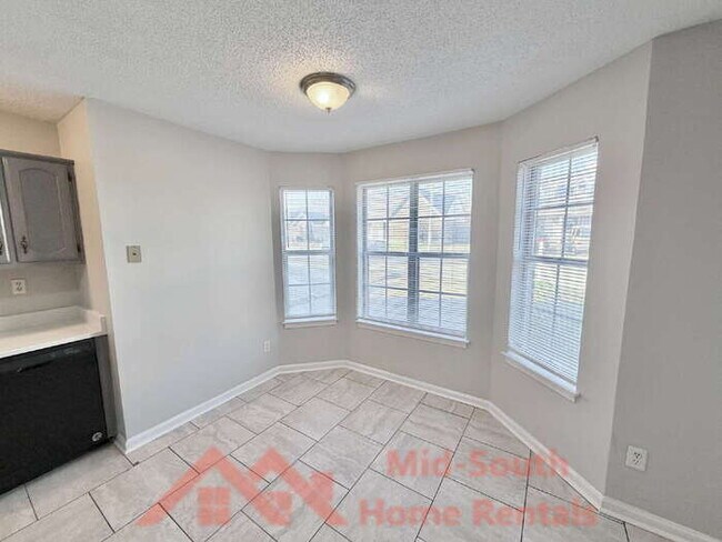 Building Photo - 5827 Hickory Nutt Ln