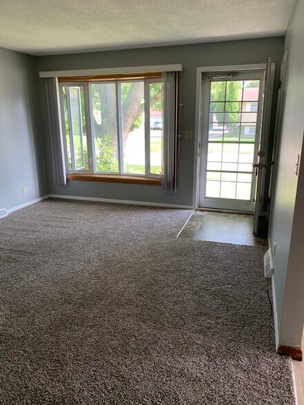 Building Photo - 1044 Rainbow Blvd