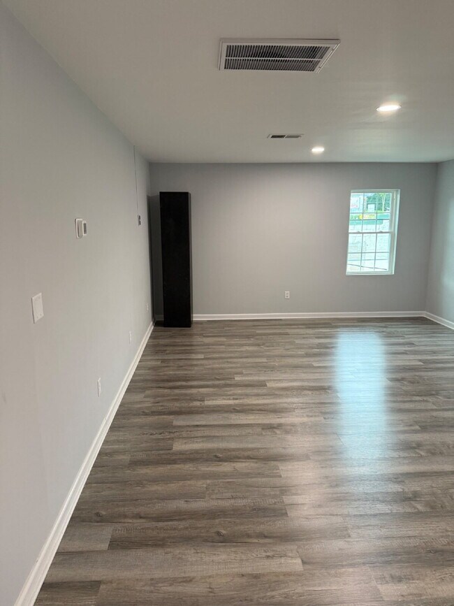 Building Photo - "Charming Studio Retreat in Nashville – Cozy 400 Sq Ft with Full Bath!"