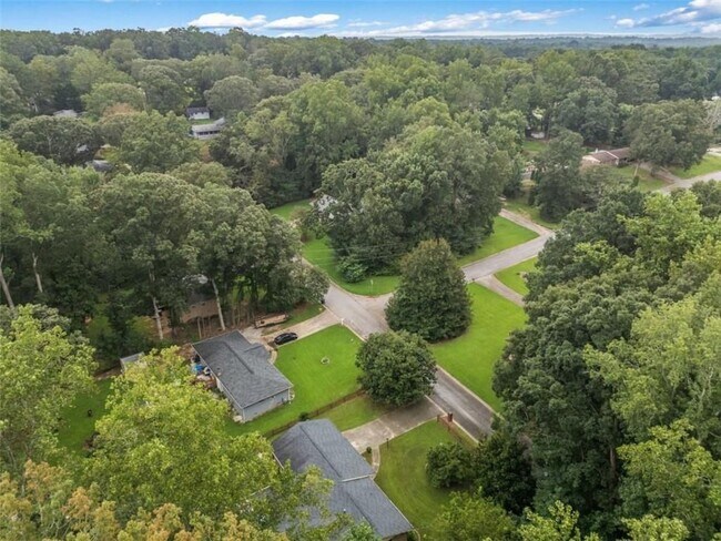 Building Photo - 6207 Moss Dr