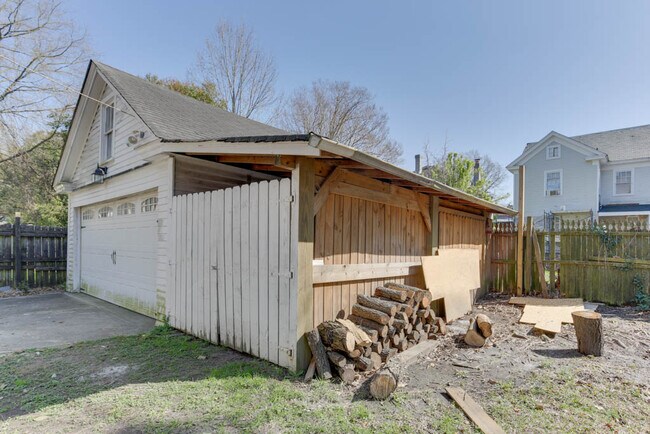 Building Photo - 1051 Naval Ave