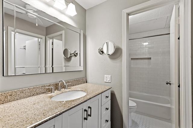 Building Photo - 4403 Bellaire Dr S