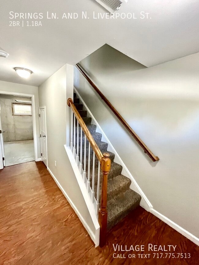 Building Photo - 215 Springs Ln