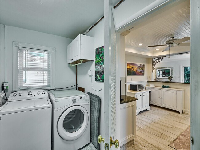 Building Photo - 3220 Oleander Way