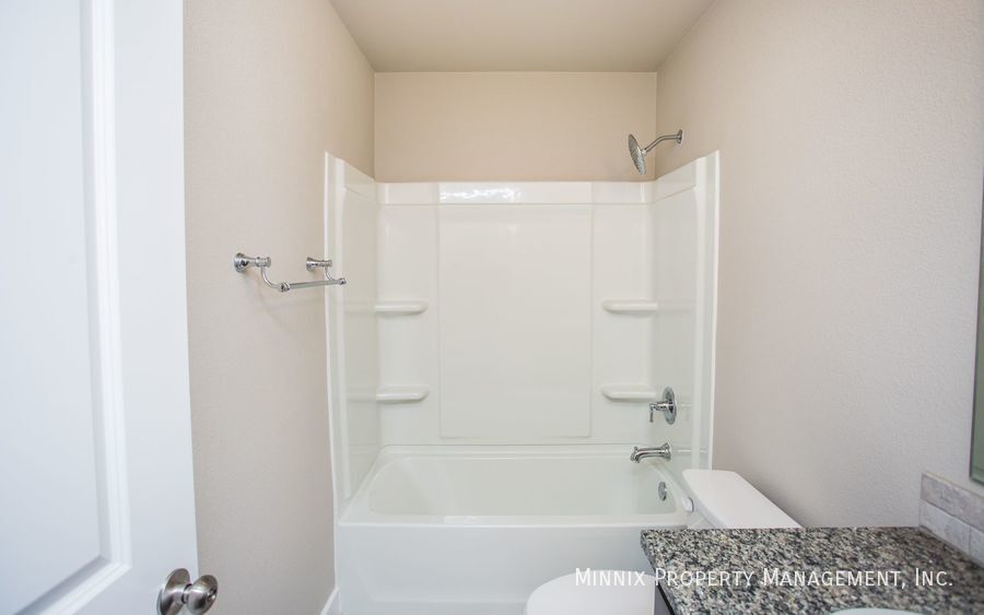 Building Photo - 10408 Winfield Ave