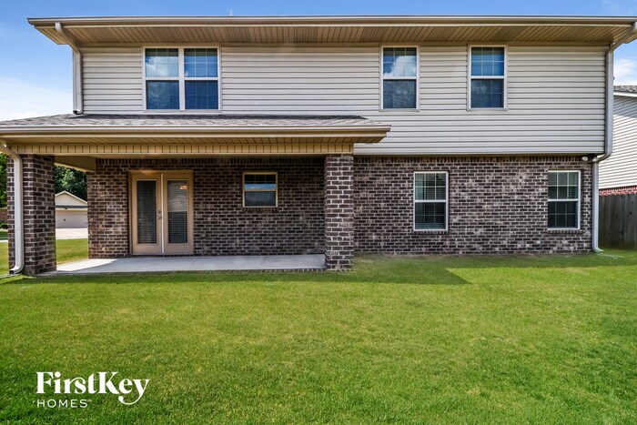 Building Photo - 495 River Crest Dr N