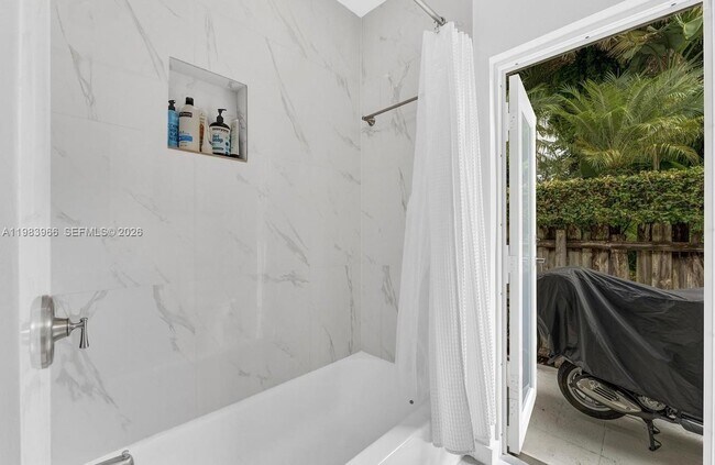 Building Photo - 1150 NE 91st St