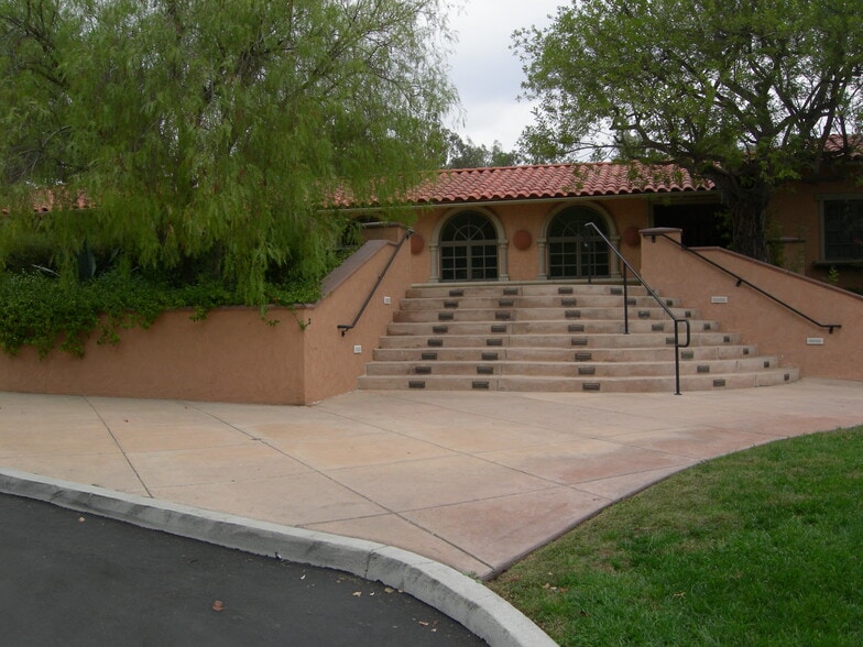 Clubhouse entrance - 23777 Mulholland Hwy