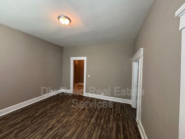 Building Photo - 545 Rockdale Ave