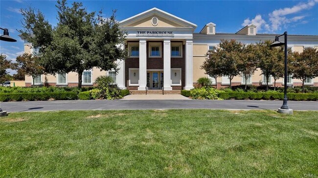 Building Photo - 2832 E Clementine Dr