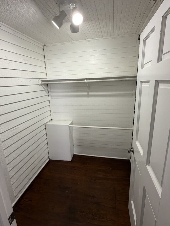 Building Photo - 411 Latham Ln