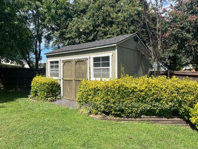 Building Photo - 203 Walker Way