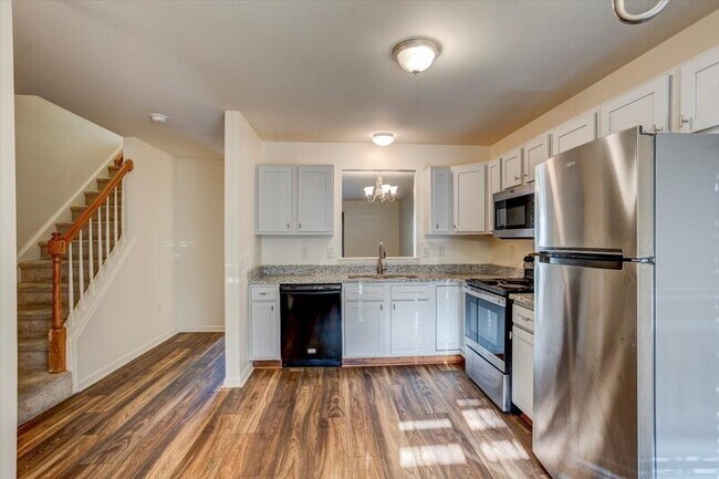 Building Photo - 1853 Bradfield Dr