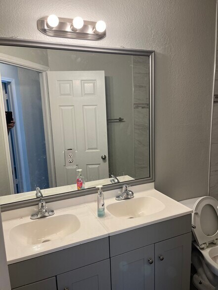 Building Photo - 905 Double File Cv