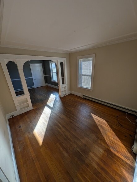 Den - 54 Highland St