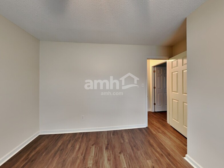 Building Photo - 10188 Kay Oak Cove