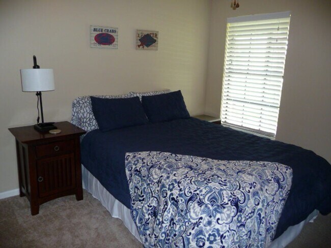 Building Photo - 3/2.5 in Sebastian FL