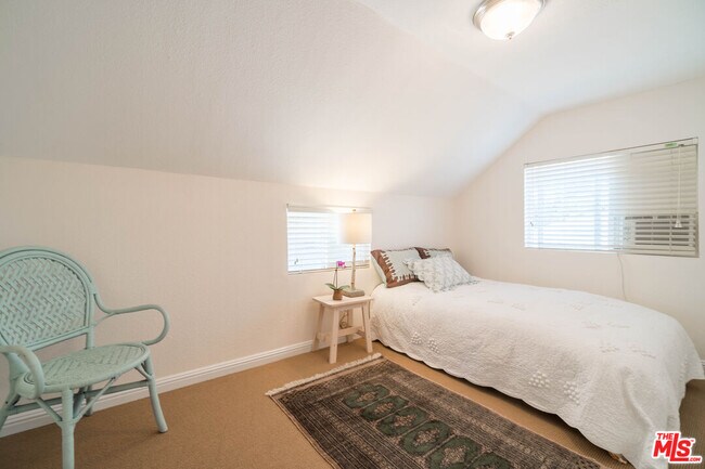 Building Photo - 1809 W 37th Pl