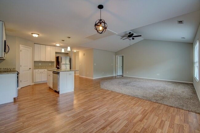 Building Photo - 365 Half Rock Cir