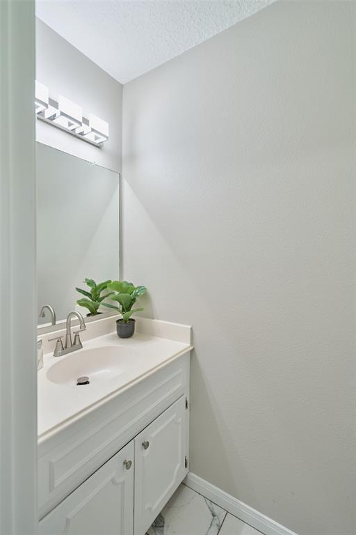 Building Photo - 26611 Oak Hill Dr