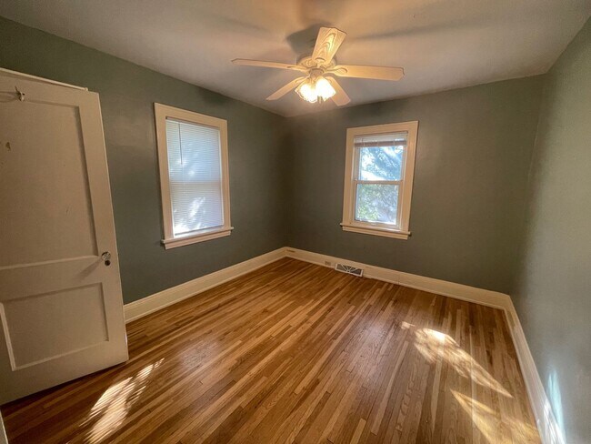 Building Photo - Incredible Lake Views-Spacious 6 Bedroom Home