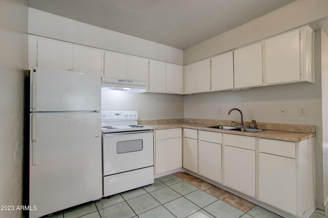 Building Photo - 7850 E Glenrosa Ave