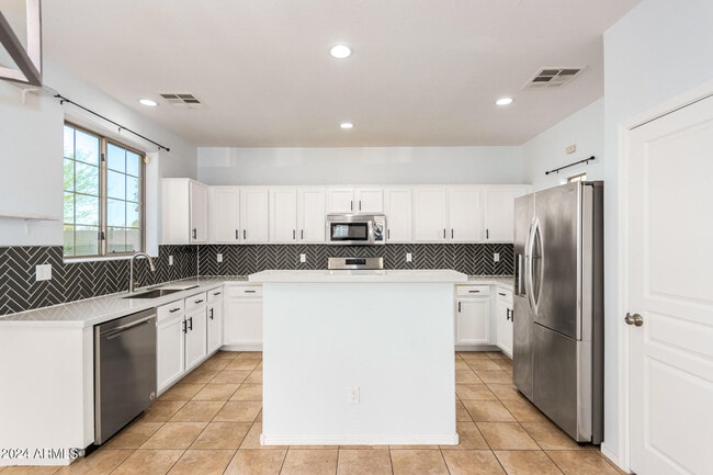 Building Photo - 15315 W Wethersfield Rd