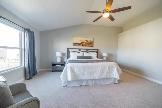 Building Photo - 4032 Stonehill Wy