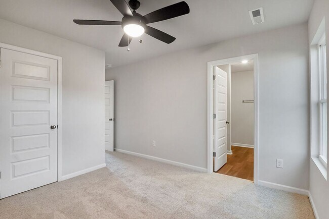 Building Photo - 813 Ashford Dr