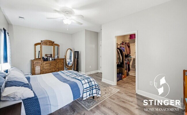 Building Photo - 11 Mint Farm Dr