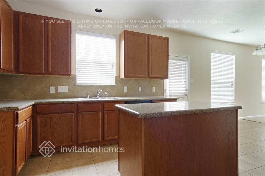Building Photo - 5806 Le Carpe Plantation Ct