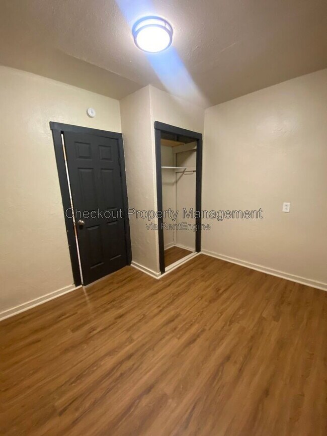 Building Photo - 3032 Tennyson Ave