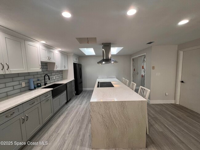 Building Photo - 377 Myrtlewood Rd