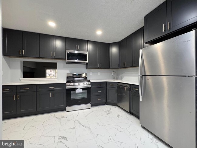 Building Photo - 3 Stout Ct