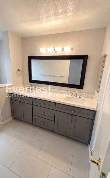 Building Photo - 4936 Creekwood Dr