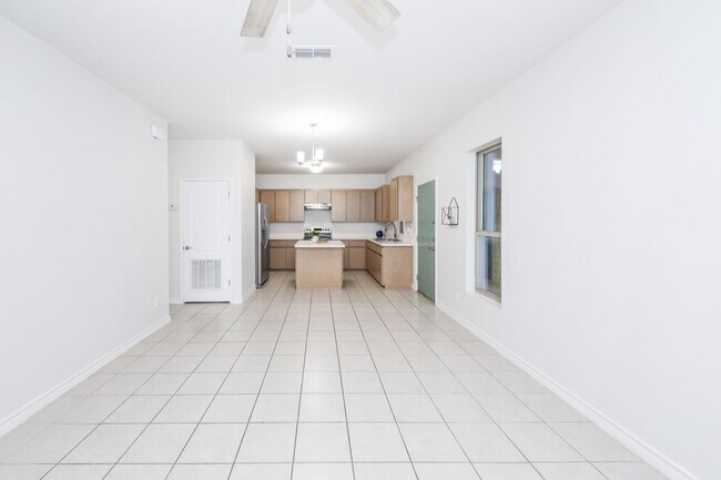 Building Photo - 1511 Don Camilo Blvd