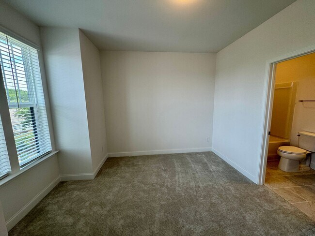 Building Photo - Brand New 3BR/3.5 Bath Townhouse in South ...