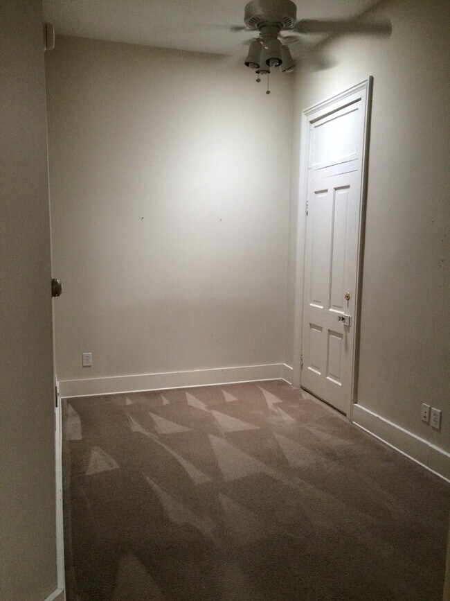 Building Photo - One Bedroom Apartment in Downtown Lafayette