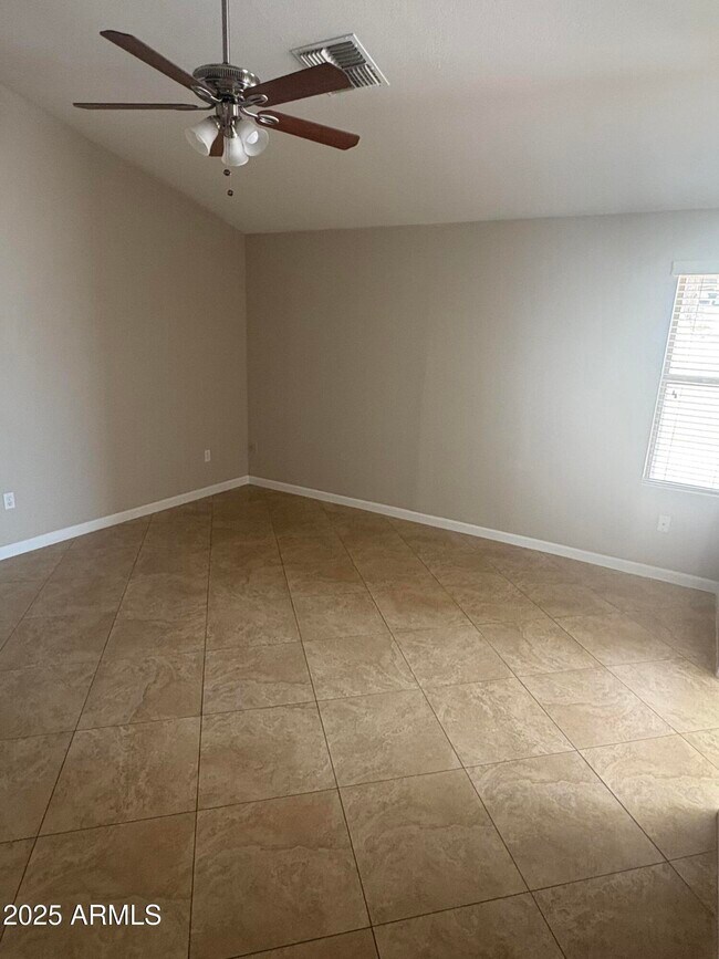 Building Photo - 918 S San Joaquin Ct