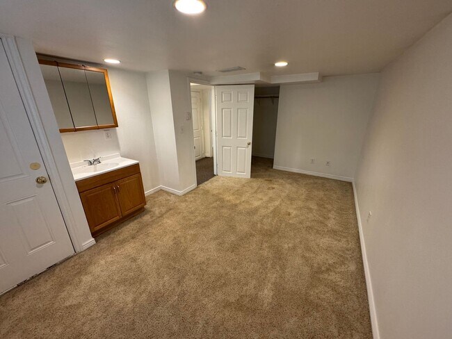 Building Photo - LEASING! Available June 30th