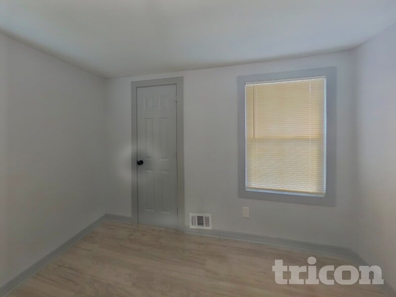 Building Photo - 11 Swan Dr